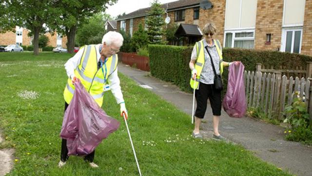 Witham Spring Clean 031 Mary Becket Sheila Butcher Steve Brading